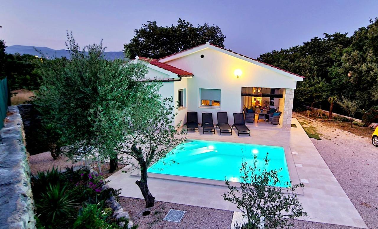 Villa Nevera Omisalj Bagian luar foto