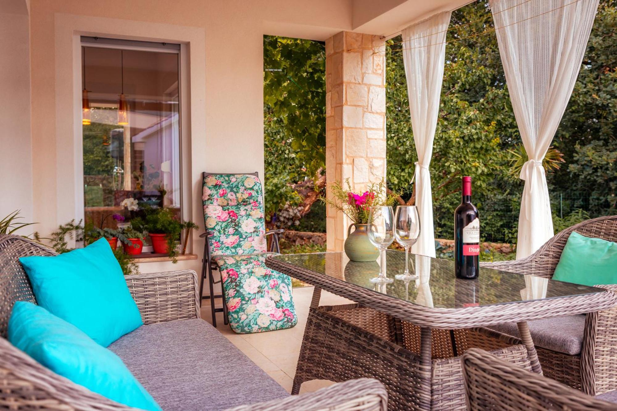 Villa Nevera Omisalj Bagian luar foto
